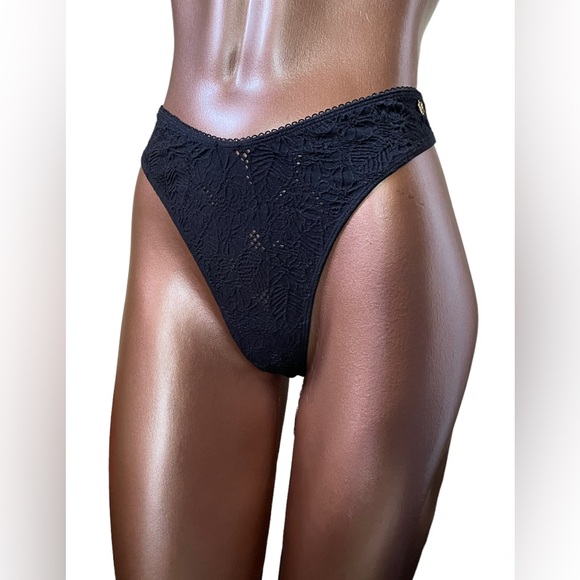 Fabletics “Seamless Lace High-Waist Thong” Bundle - Picture 5 of 12